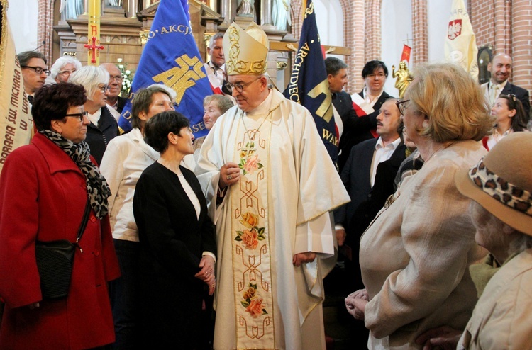 Jubilat wśród członków Akcji Katolickiej.