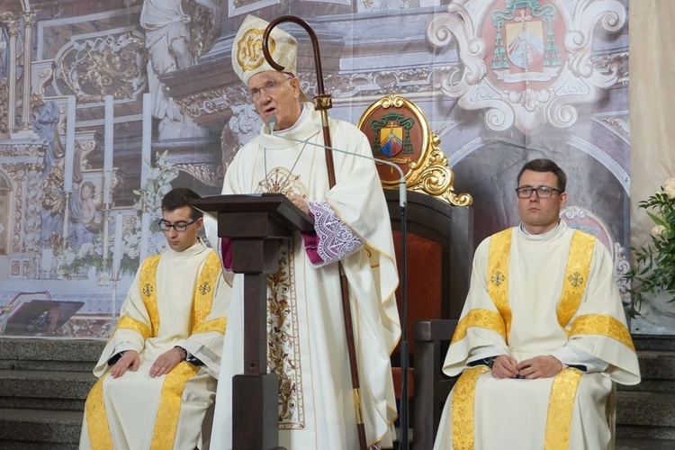 Biskup w czasie wielkoczwartkowej liturgii.