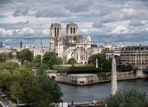 Historycy przestrzegają przed "upiększaniem" katedry Notre Dame