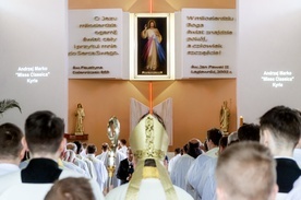 Biskup Jan Kopiec poświęcił kościół Miłosierdzia Bożego w Gliwicach