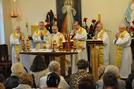 Mszy św. przewodniczył i homilię wygłosił ks. Łukasz Nowak, dyrektor domu seniora Leonianum w Sikorzu.