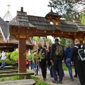 Celem jest sanktuarium Matki Bożej w Sulistrowiczkach