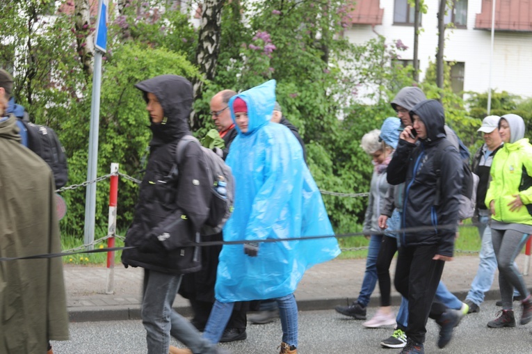 7. pielgrzymka z Hałcnowa wyrusza do Łagiewnik. cz. 2 - 2019