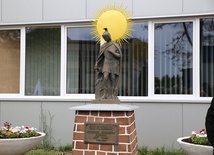 Poświęcenie figury św. Floriana przy fabryce ZAMET