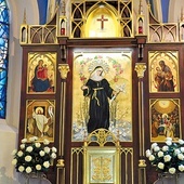 ▲	Nowy ołtarz ofiarowany z kaplicy św. Jacka w Kamieniu Śl. 