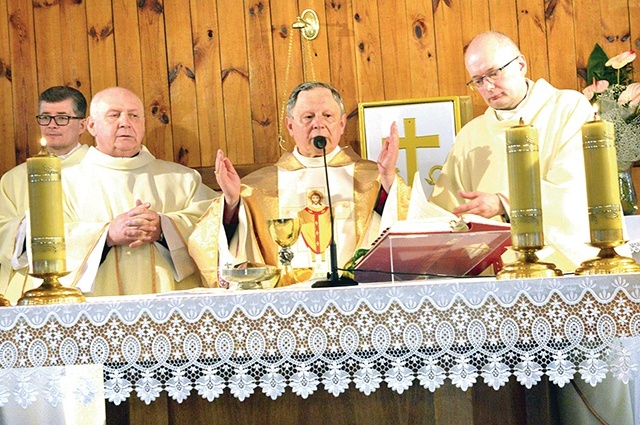 Mszy św. sprawowanej z okazji jubileuszu przewodniczył  bp Henryk Tomasik.