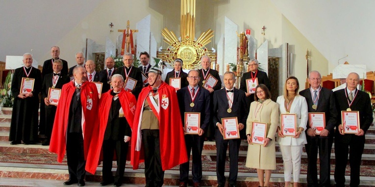 Dębica: Komandoria Podkarpacka Bractwa Orderu św. Stanisława uhonorowała 17 osób
