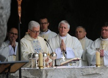 Lourdes: Abp Wiktor Skworc zawierzył Ślązaków Matce Bożej