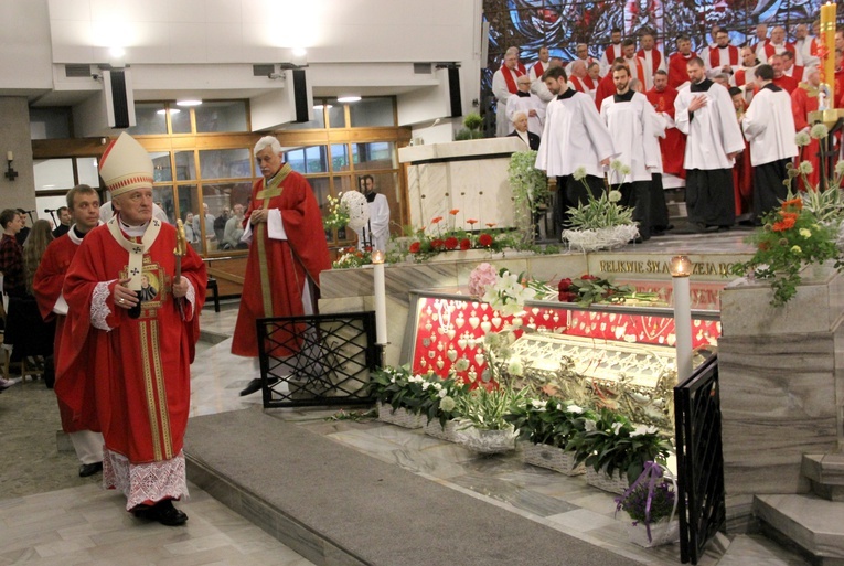 Generał jezuitów u grobu św. Andrzeja Boboli. "Krew męczenników jest najmocniejszym słowem"
