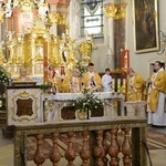 Góra św. Anny. Pielgrzymka modlących się za księży