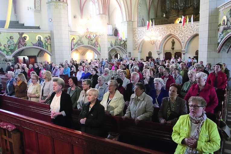 Członkowie apostolatu zebrali się w sanktuarium na tydzień przed święceniami prezbiteratu.