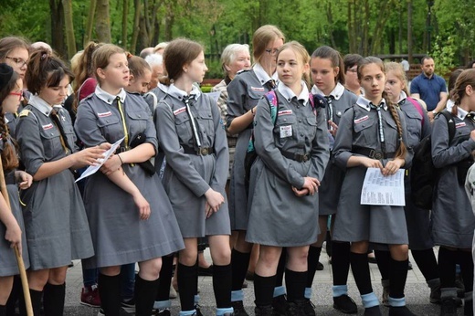 Mieszkańcy Kraśnika śpiewali "Barkę" ,by uczcić rocznicę urodzin Jana Pawła II