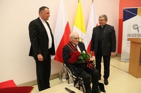 Prof. Władysław Stróżewski odebrał Order św. Sylwestra