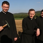 Siewcy Słowa - specjalna sesja zdjęciowa neoprezbiterów wrocławskich