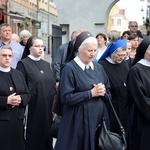 Opole. Przeniesienie do katedry ciała śp. biskupa Jana Bagińskiego