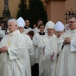 Opole. Przeniesienie do katedry ciała śp. biskupa Jana Bagińskiego