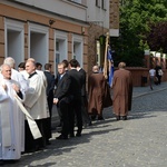 Opole. Przeniesienie do katedry ciała śp. biskupa Jana Bagińskiego