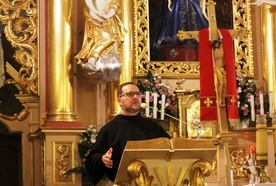 O. Andrzej Prugar OFMConv w bazylice hałcnowskiej.