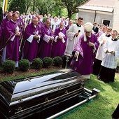▼	Został pochowany przy kościele Świętych Apostołów Piotra i Pawła w Opolu.