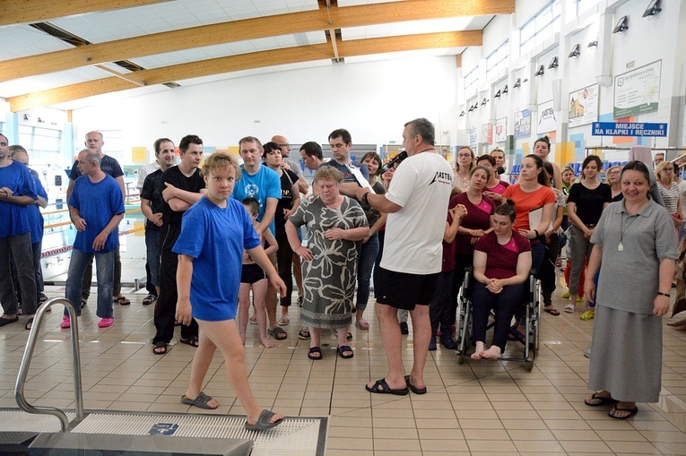 Strzelce Opolskie. Mityng pływacki osób niepełnosprawnych