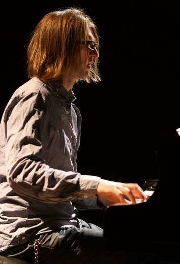 Leszek Możdżer traktuje muzykę Chopina jako inspirację do tworzenia własnych dźwięków.