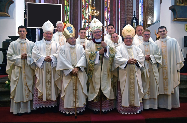 Święcenia prezbiteratu w Kołobrzegu. Wielka radość Kościoła koszalińsko-kołobrzeskiego!