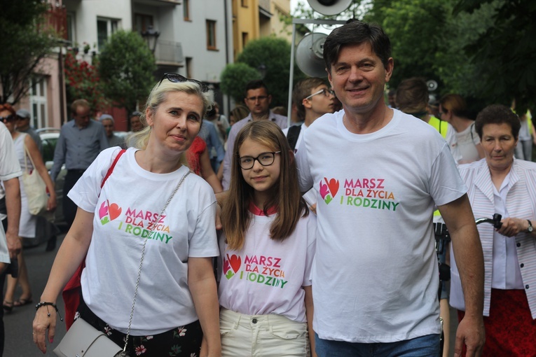Wiele rodzin podczas Marszu miało na sobie koszulki i gadżety promujące wydarzenie a także bycie pro - life. 