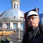 Kopułę katowickiej katedry odwiedził abp Wiktor Skworc