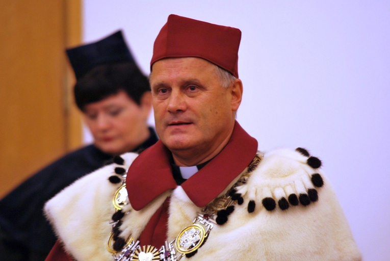 Ks. Antoni Dębiński, rektor KUL, wspomina abp. Pylaka.