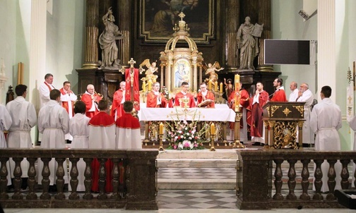 Msza św. w wigilię Zesłania Ducha Śiwetego w cieszyńskim kościele św. Marii Magdaleny.