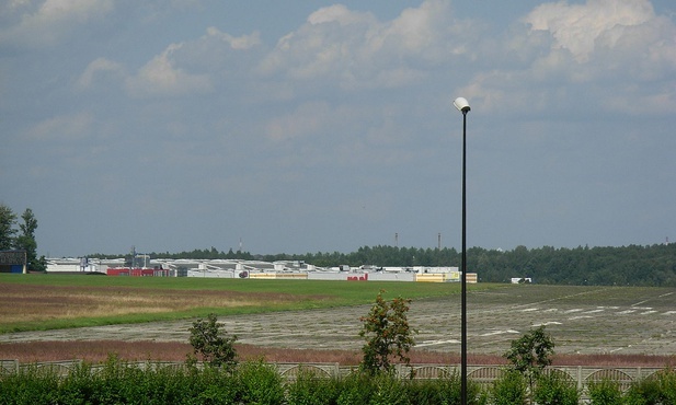 Katowice: władze lotniska na Muchowcu planują masową wycinkę drzew