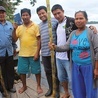 Jedna z ekip misyjnych odwiedzających katolików żyjących w amazońskich wioskach. W tej wyprawie świeckim towarzyszył kapłan – ks. Pancho z Salwadoru (w środku).