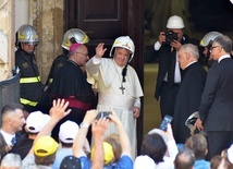 "Anioł Pański" w Camerino: papież zachęca do solidarności z uchodźcami