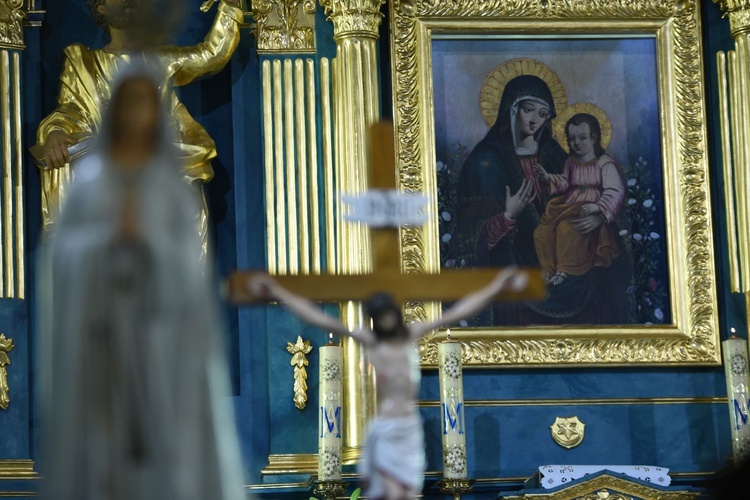 W kościele w Domosławicach czczony jest obraz Matki Bożej - Pani Doliny Dunajca.