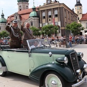 Inscenizacja historyczna przedstawiała trzy powstania oraz plebiscyt na Śląsku.