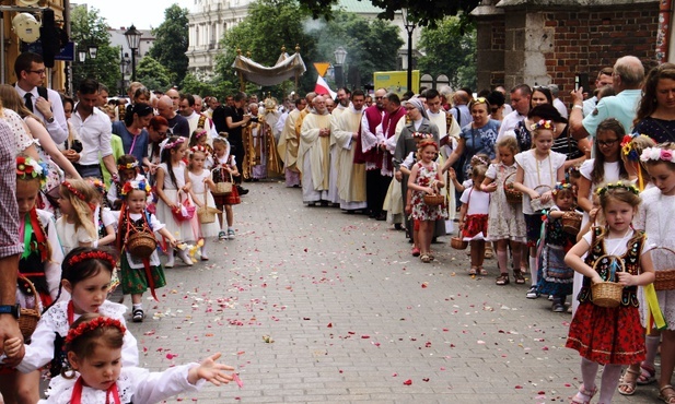 Abp Marek Jędraszewski zachęca duszpasterzy do organizacji procesji Bożego Ciała