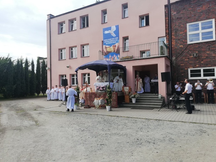 Procesja Bożego Ciała w parafii pw. św. Klemensa Dworzaka we Wrocławiu