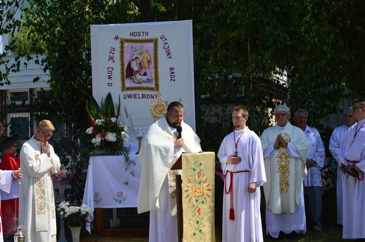 Procesja Bożego Ciała w parafii pw. NMP Bolesnej we Wrocławiu-Różance