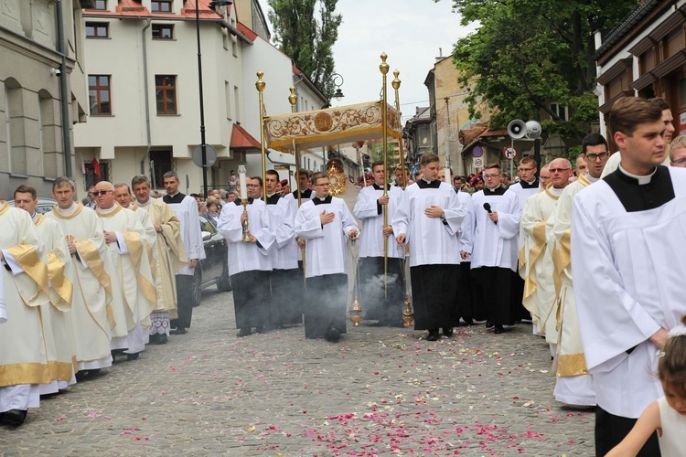 Boże Ciało na ulicach centrum Bielska-Białej.