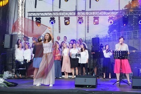 Koncert odbył się w ogrodach parafialnych przy strzegomskiej bazylice.