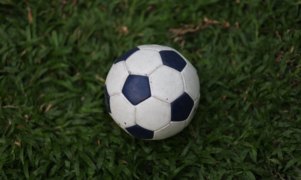 Z powodu prowokacji watykańska żeńska drużyna w piłce nożnej nie rozegrała debiutanckiego meczu