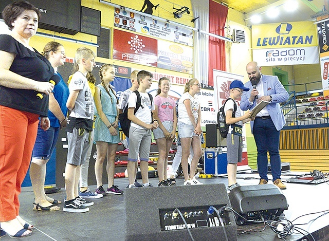 Nagrodę dla najlepszego SKC otrzymali wolontariusze ze szkoły w Kuczkach-Kolonii.