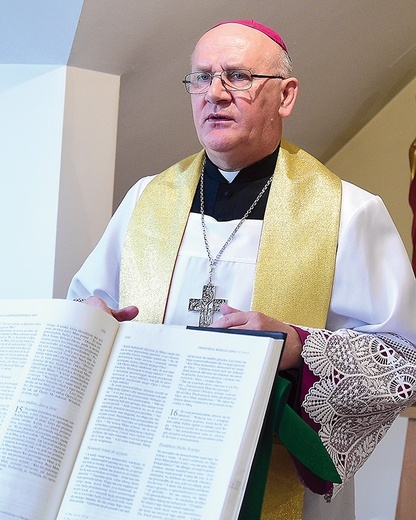 Abp Józef Górzyński życzył, by księża w nowych wyzwaniach ożywili zapał duszpasterski.