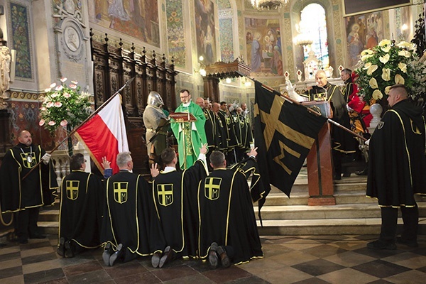 Nowi członkowie stowarzyszenia stawiają sobie za wzór papieża Polaka, który swoim świadectwem pokazywał, jak harmonijnie łączyć męskość i świętość.