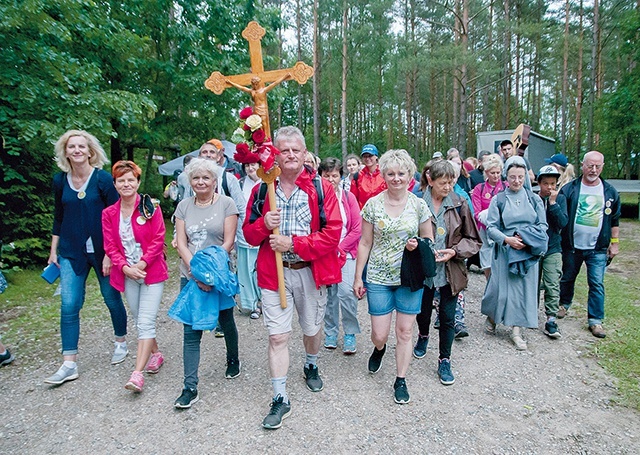 W drogę po raz kolejny udało się sześćdziesięciu pielgrzymów  z Koszalina i sześciu ze Szczecinka.