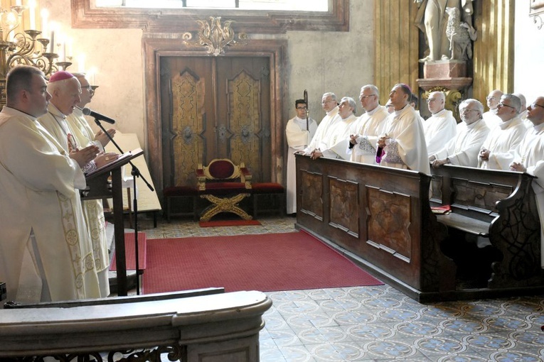 Msza św. odbyła się przy ołtarzu MB Świdnickiej.