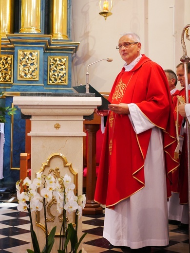 Instalacja relikwii św. Jana Pawła II w Sanktuarium Matki Bożej Myślenickiej