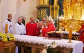 Instalacja relikwii św. Jana Pawła II w Sanktuarium Matki Bożej Myślenickiej