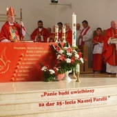 Parafię erygowano w przededniu święta patronalnego - uroczystości Świętych Apostołów Piotra i Pawła.
