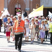 ▲	Uczestnicy wyruszyli  spod radomskiej katedry.